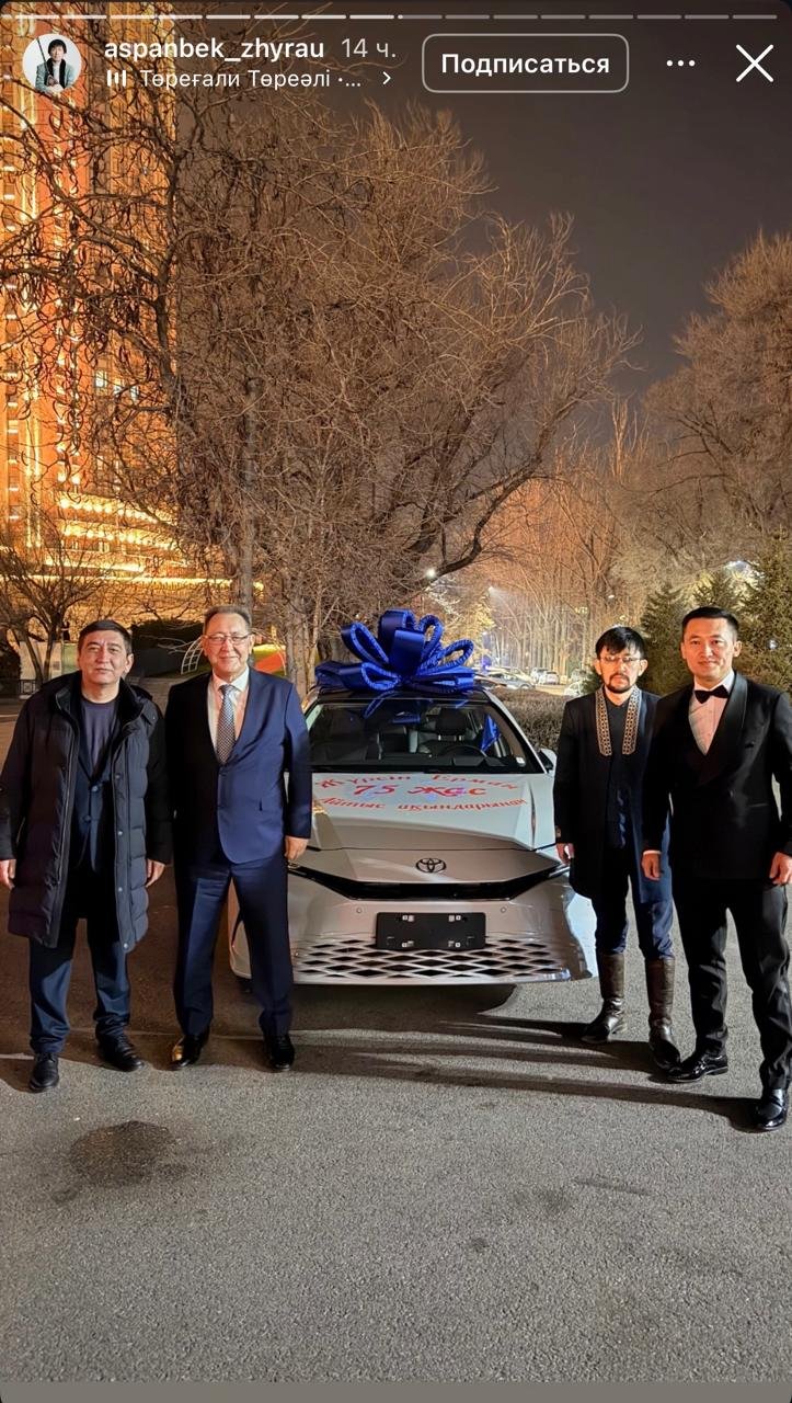 Айтыскер ақындар Жүрсін Ерманға темір тұлпар сыйлады